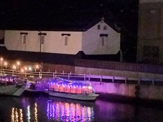 屋形船みらい号はイルミネーションが軒下や船内にたくさん付けてありますので非日常的な空間で幻想的な雰囲気を少人数又は貸切で楽しめます!