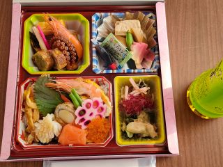 八戸お花見ちらし寿司折詰弁当、お茶付き