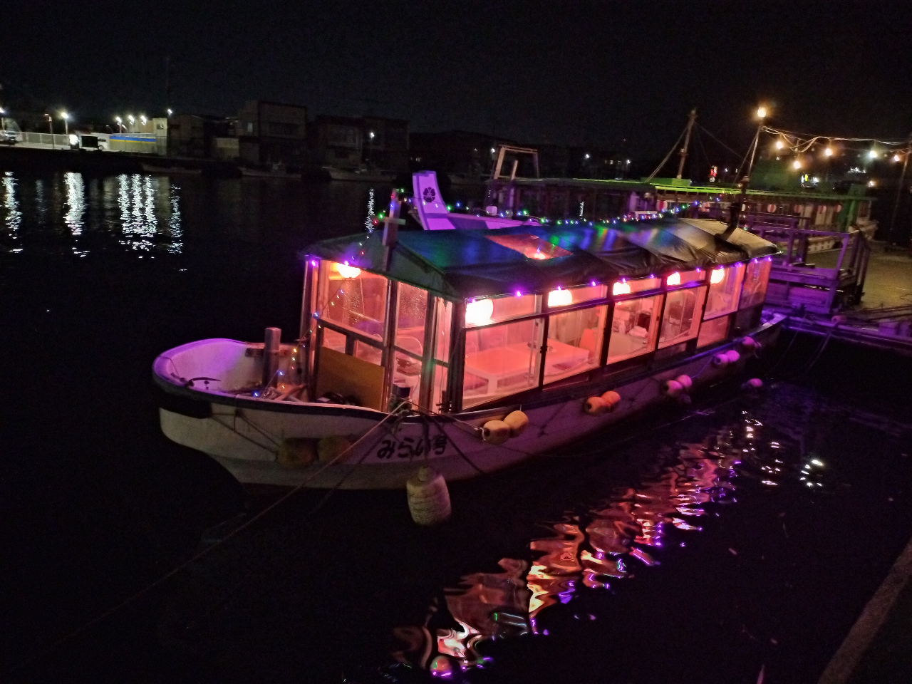 【冬のこたつ屋形船&工場夜景観光プラン】八戸こたつ屋形船みらい号ナイトクルーズ、...