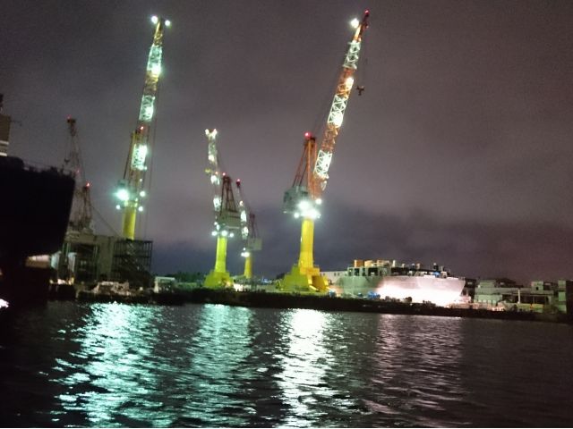 東北で一番大きい北日本造船の夜景、建造中の3万トンのタンカーを間近で見られる時もあります。