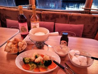 (新商品)屋形船チーズ&チョコフォンデュプラン:チーズ、フランスパン、野菜盛合せ、チョコシロップ、マシュマロ、お茶が付きます!(※お酒は別途料金)