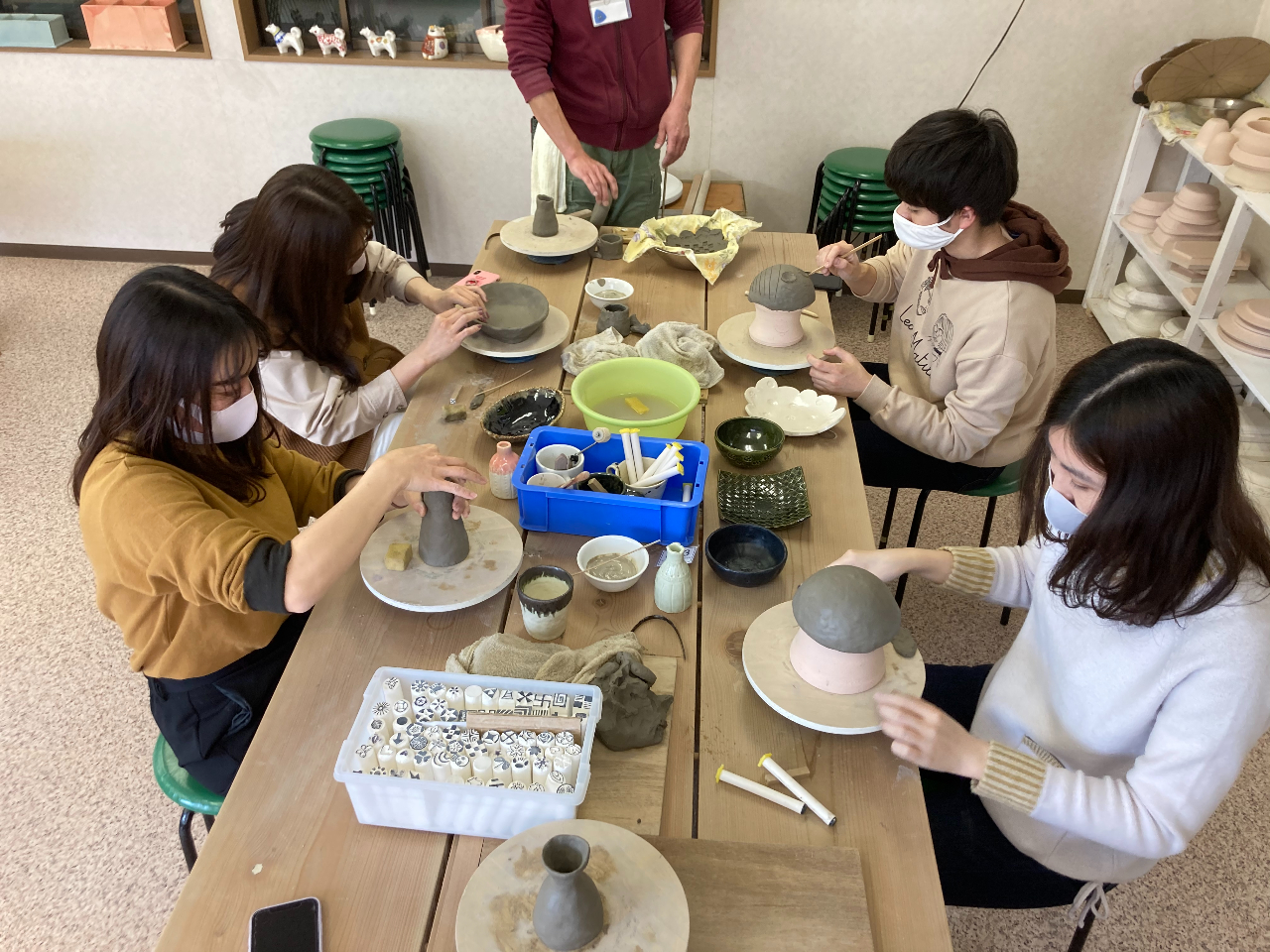 【手びねり】お土産オリジナル箸置き付き!みんなでワイワイ気軽に陶芸体験コース【お...