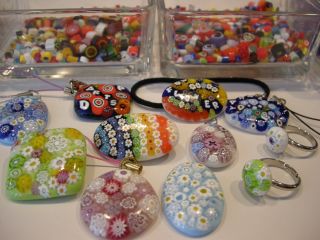 ペンダントやストラップやアクセサリーを作れます!