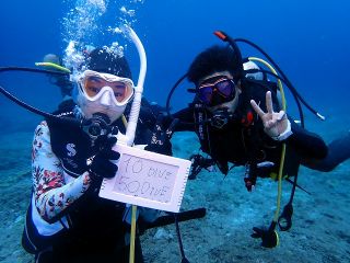 那覇市内から日帰りでケラマ諸島でダイビング!サンゴに砂地に地形にといろいろ楽しめる海。ケラマブルーの海に包まれてみませんか。記念ダイビングなども