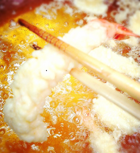 昼食には揚げたての天麩羅をお召し上がり頂けます♪