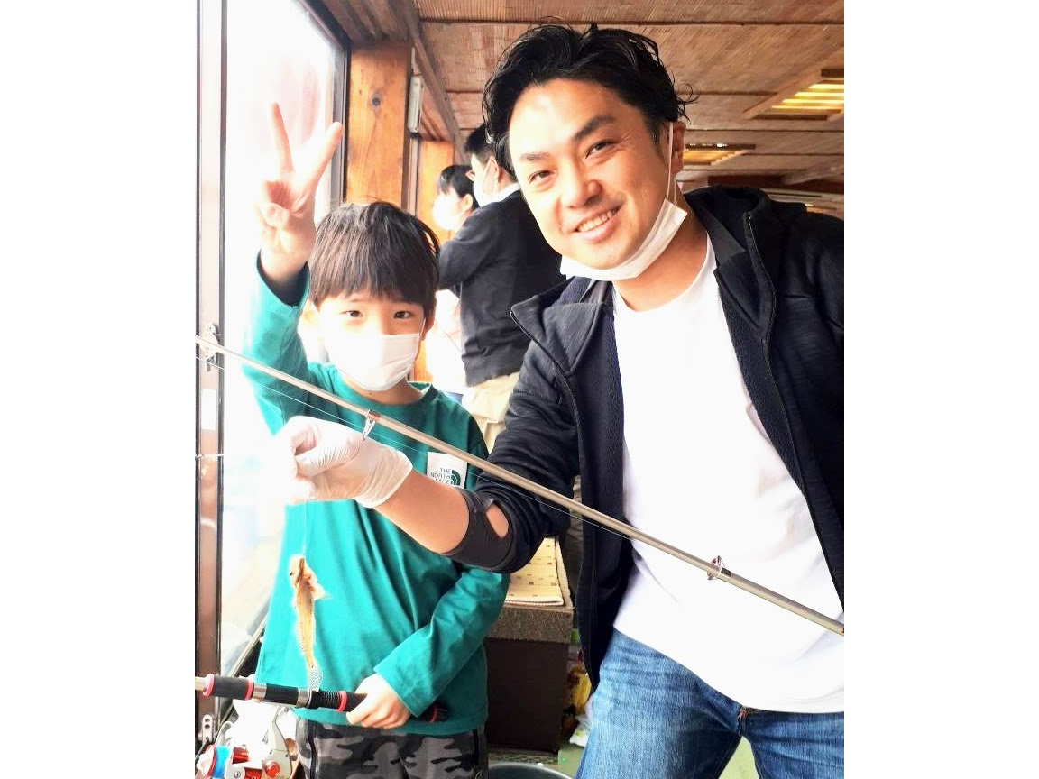 初心者さん歓迎!屋形船での釣り体験なので雨にうたれながら釣りをする心配はありません★秋の行楽シーズンにぜひお試しください