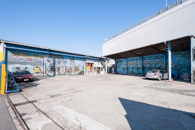 ◇外観◇広い駐車場があるのでお車でお越しの方も安心♪