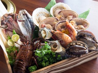 アワビ・伊勢えびのついた豪華な海鮮スペシャルセット!