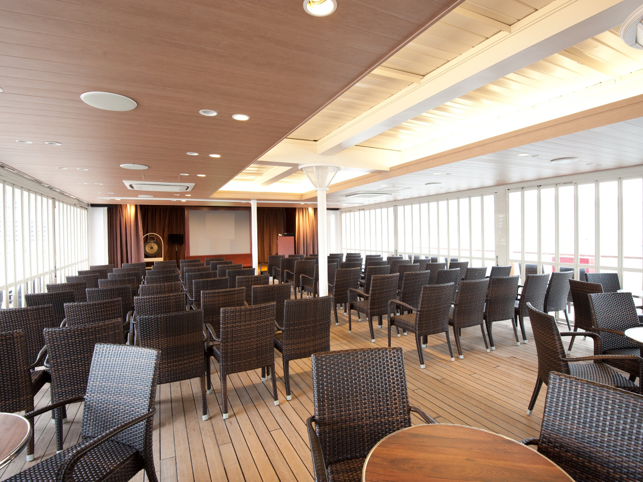 Re~VKo[@p[T[ɂV[JÂ܂ByHނ̔̔sĂ܂