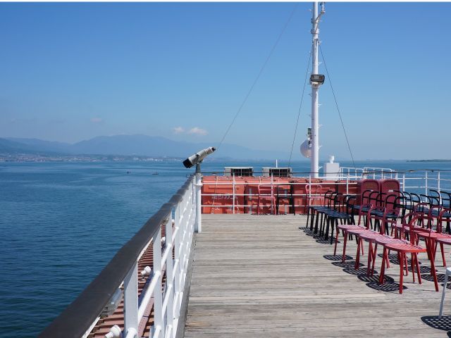 開放的なデッキスペースでランチタイムはいかがでしょうか♪