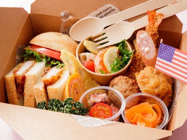 ランチボックス+1ソフトドリンク付きです。