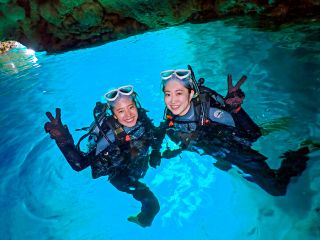 恩納村/神秘的な青の洞窟で体験ダイビング