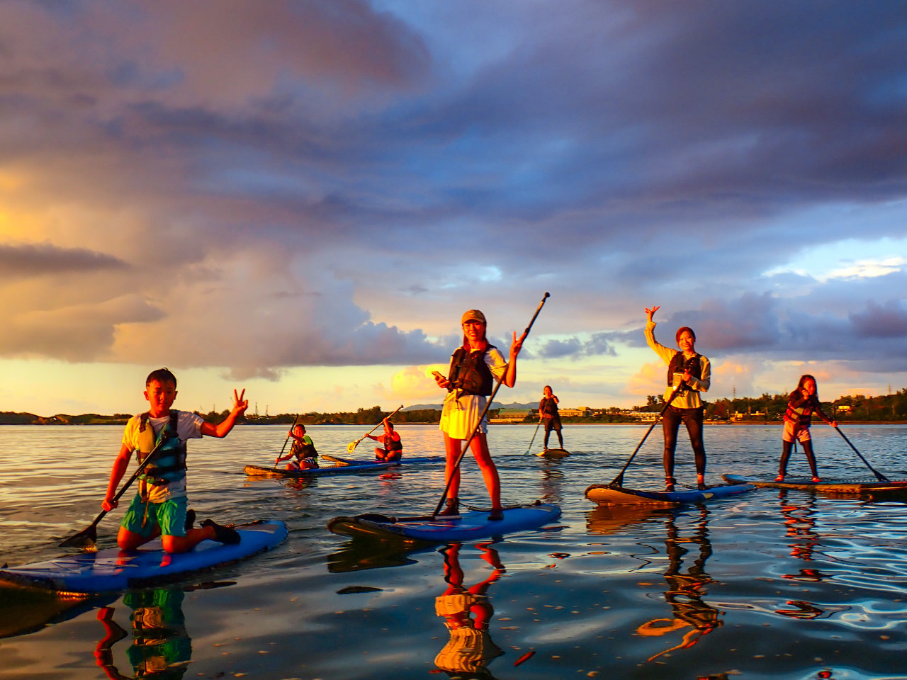 幻想的なサンセットSUPクルージングとSNS映えの思い出を（恩納村開催
