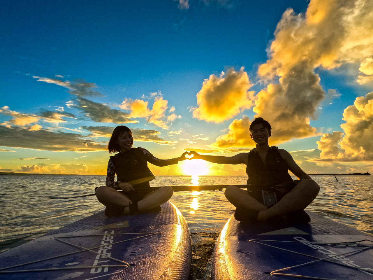 幻想的なサンセットSUPクルージングとSNS映えの思い出を（恩納村開催