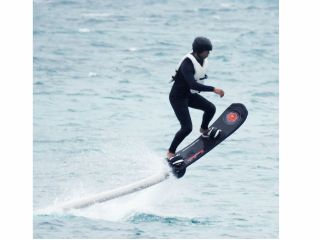 水圧で空飛ぶボード ホバーボード Hoverboard 浜比嘉島内ムルク浜ビーチ アクアラインマリンクラブ じゃらん遊び体験 水圧で空飛ぶボード ホバーボード Hoverboard 浜比嘉島内ムルク浜ビーチ アクアラインマリンクラブ じゃらん遊び体験