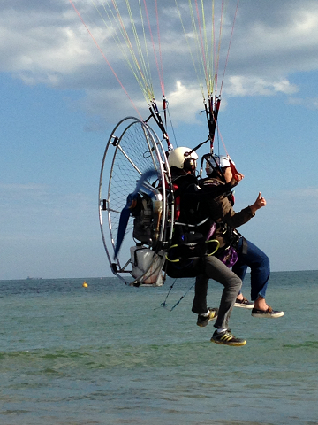 飛行中は両手は自由なので、写真やビデオ撮影もできます。