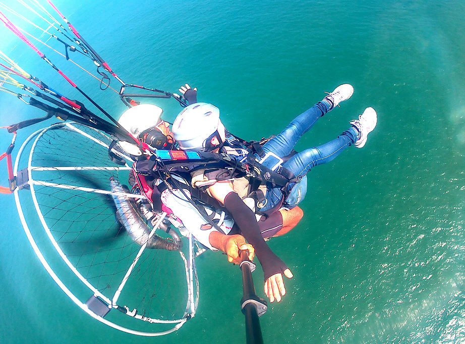 東北ではここだけの体験!海の上を飛行できる!