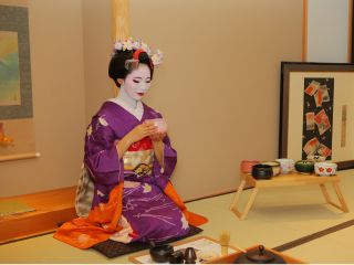 舞妓で抹茶体験が出来るのは「四季」だけです