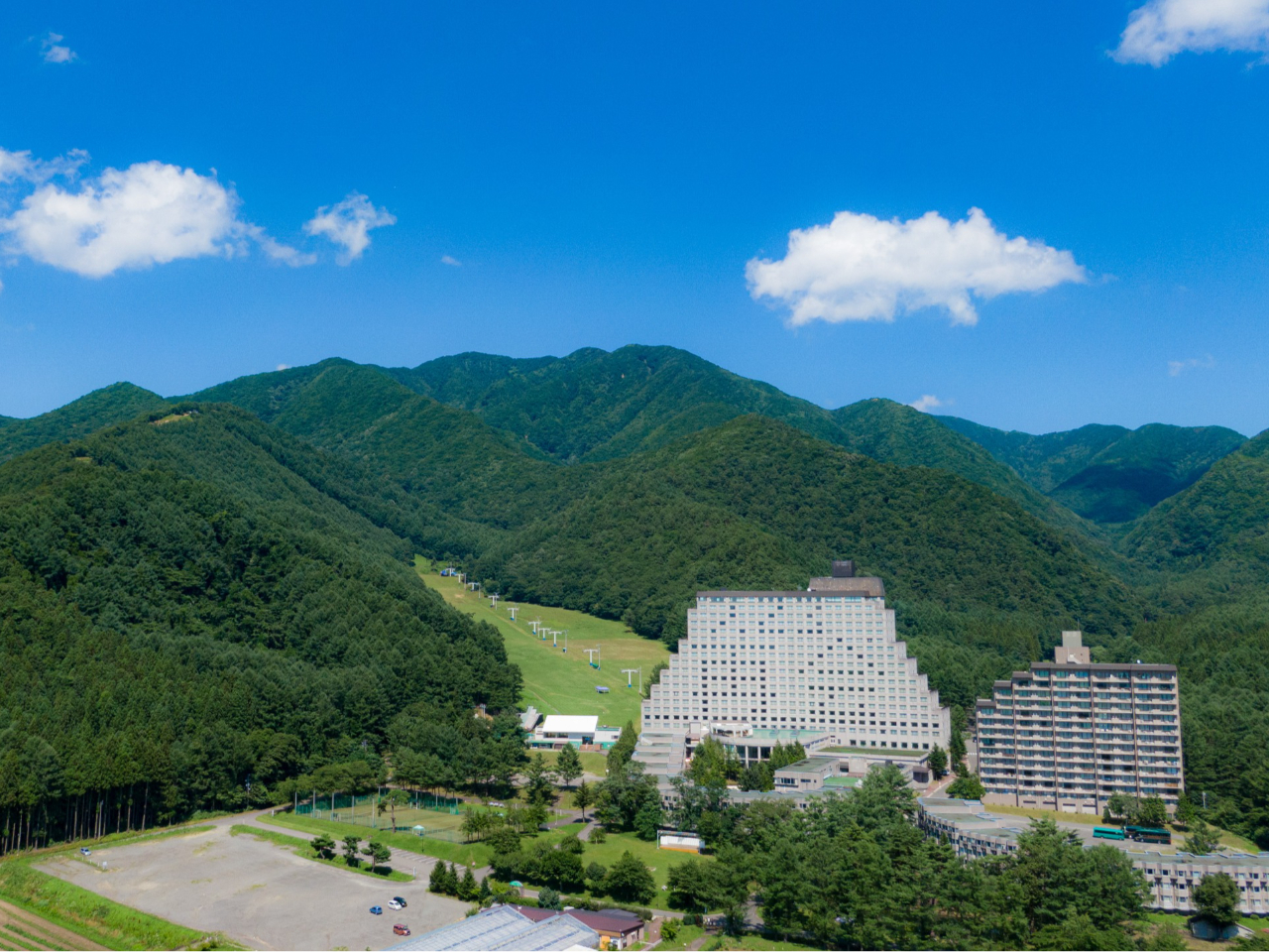 ウイングタワー外観