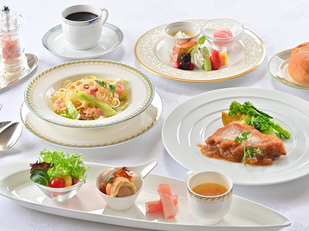 ランチセット例(麓山高原豚ロース肉のソテー 和風ソース)