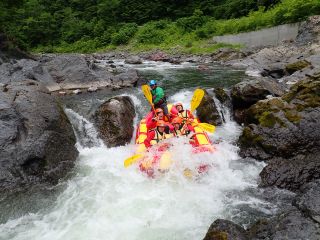 北海道no1激流下り 鵡川ラフティング 半日コース 午前の部 9 00スタート フライングドルフィンズアドベンチャーサービス じゃらん遊び体験