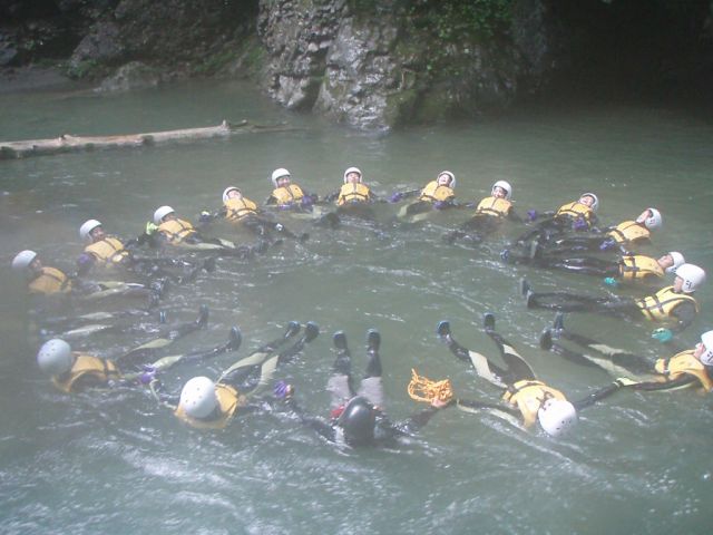 フライングドルフィンズアドベンチャーサービス:≪富良野≫キャニオニング!!午前の部:9:00スタート わくわくどきどき体験♪ ★女性・カップル・ファミリーおすすめプラン☆
