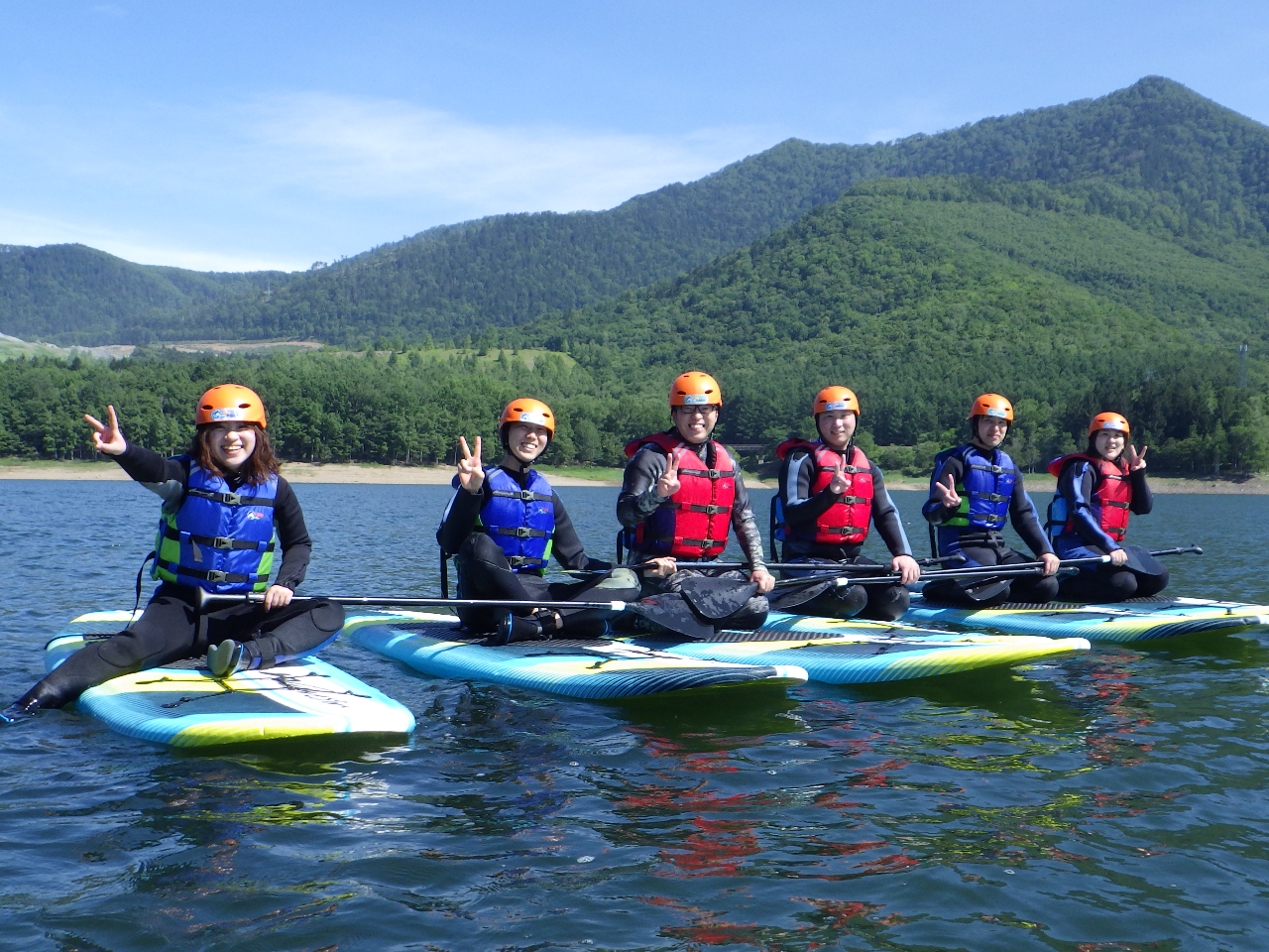 富良野フライングドルフィンズ 北海道南富良野町 かなやま湖 のんびり湖上SUPツアー
