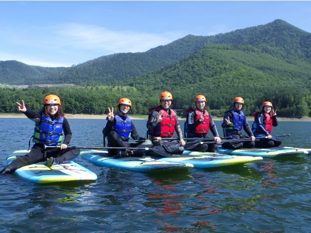 フライングドルフィンズアドベンチャーサービス:かなやま湖 のんびり湖上SUPツアー 午後の部:13:00スタート
