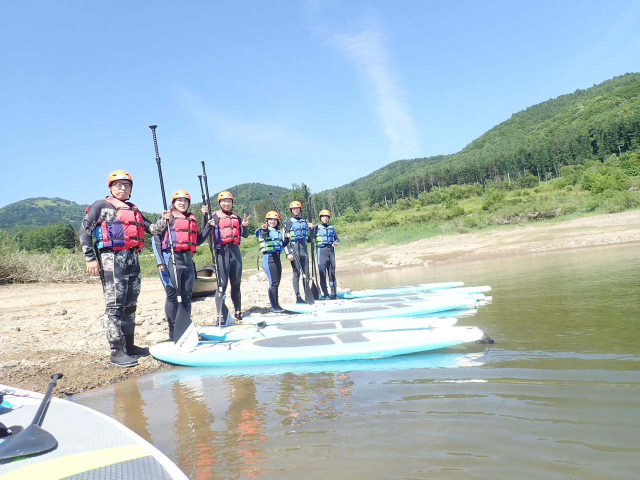 富良野フライングドルフィンズ 北海道南富良野町 かなやま湖 のんびり湖上SUPツアー