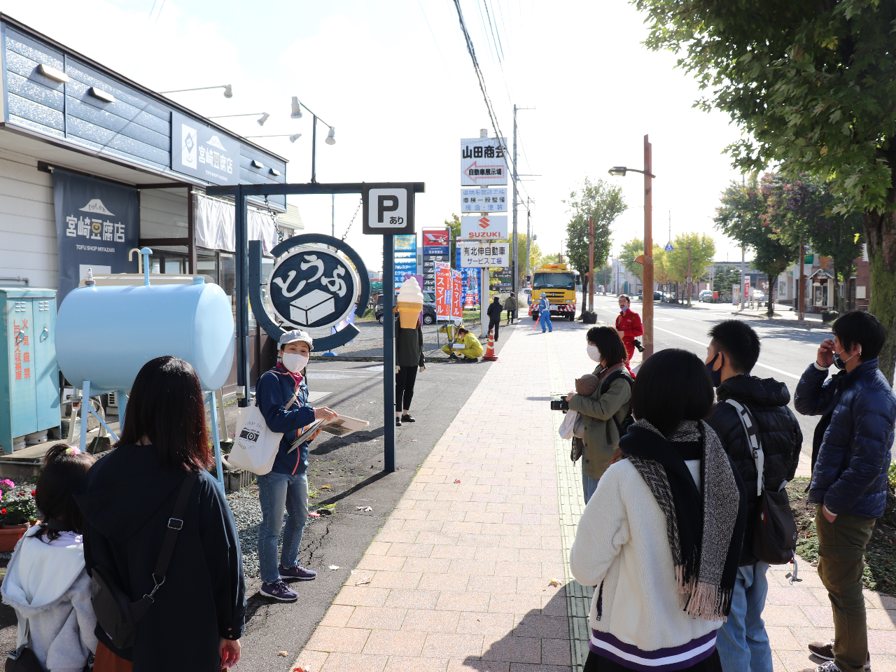 老舗の豆腐店を見学