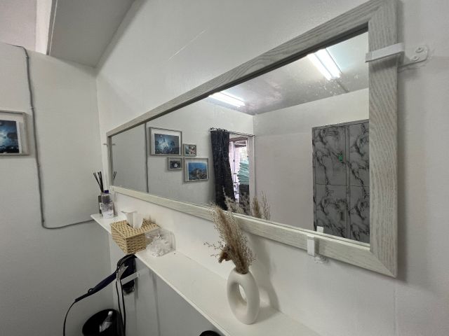 お化粧スペースございます。ドライヤーや化粧水などもご利用いただけます。