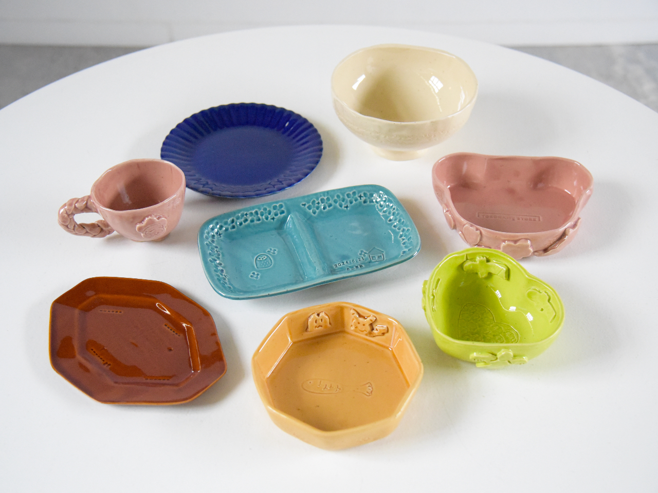 色は9色からお好きな色を1つ選んで頂きます。完成は約1ヶ月半後です!