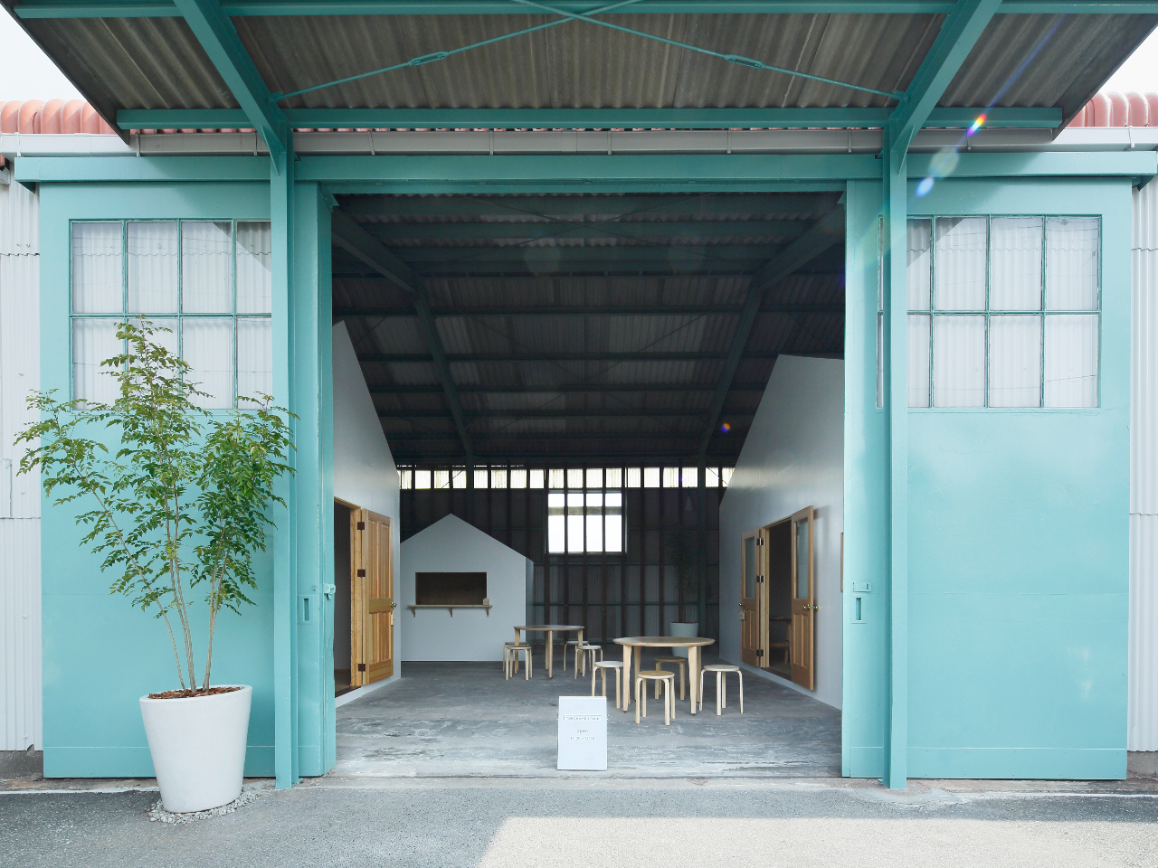 X^|̌̎t͉E̔̔Xōs܂B