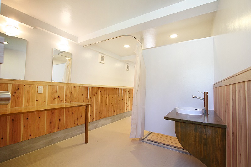 女性用シャワー&パウダールーム