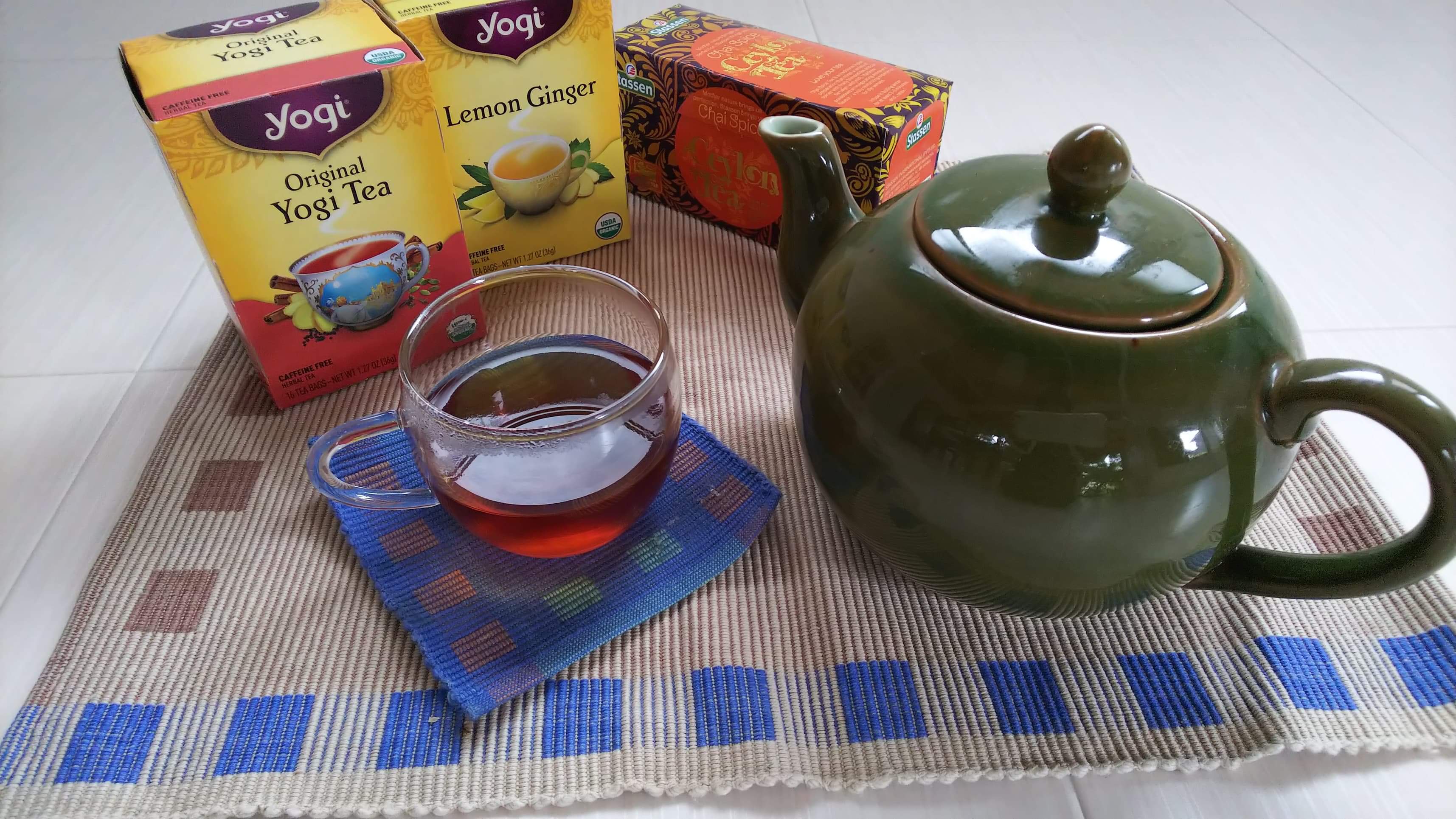 アロマヨガのドリンク 体に良いオーガニックティーやスパイスの効いたチャイなど、体が喜ぶドリンクを用意しています。