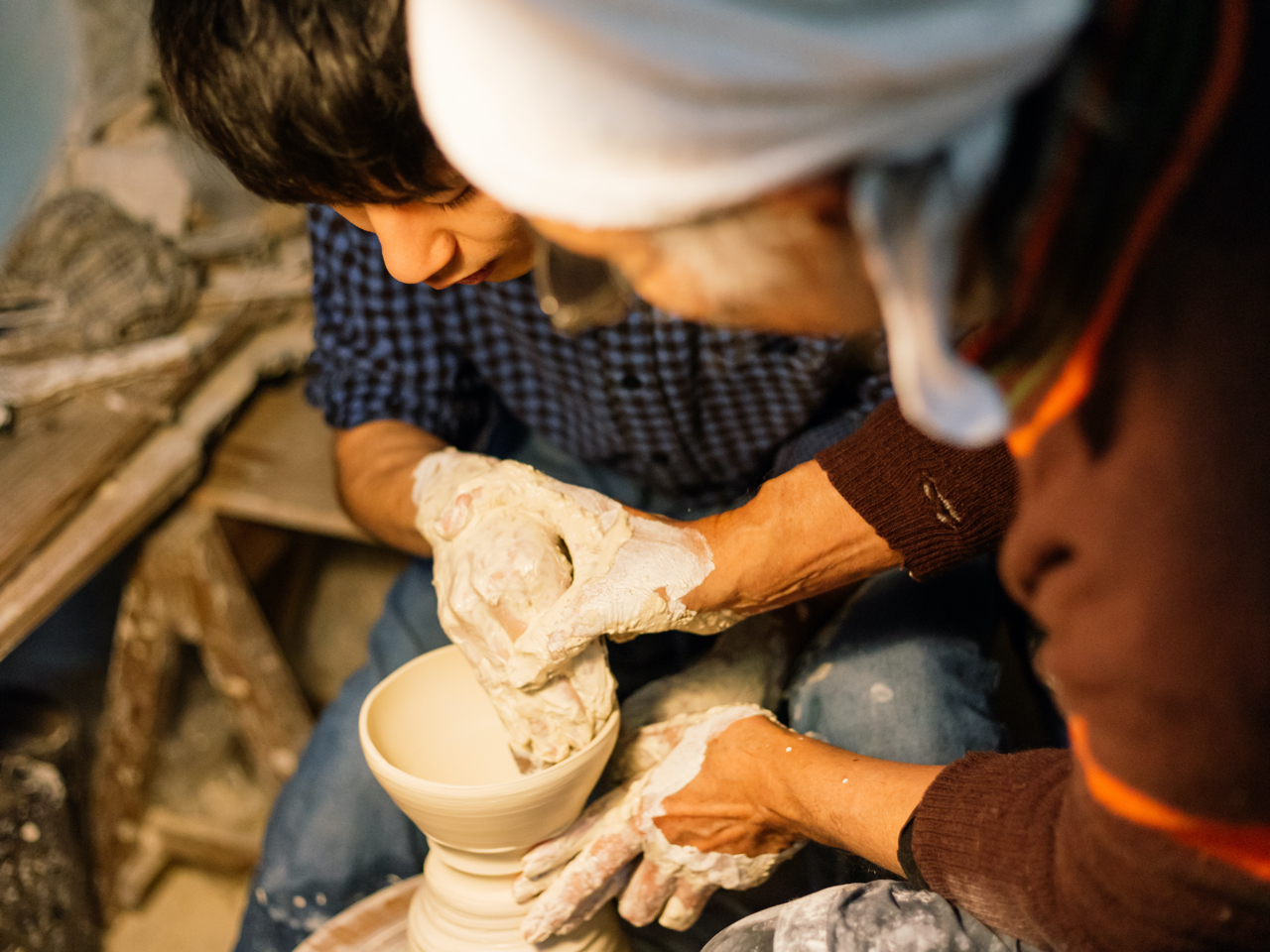 有田焼のろくろ職人の技を体験!全国でもめずらしい陶磁器のうつわ作りです。