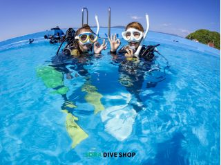 ダイビング専用プールを使用しますので、安全やけど本格的です!