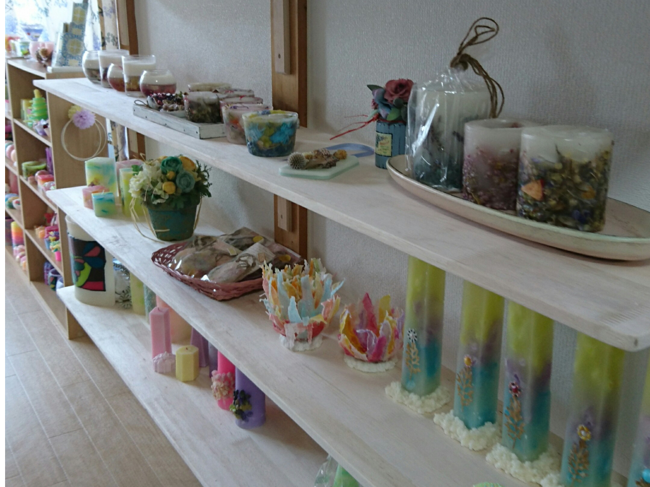 �����ɂ͗l�X�ȃL�����h����W�����Ă��܂��̂ŁA���񂲂������Ƃ����������B