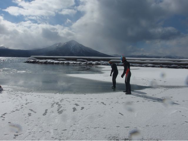 23年 冬 水質10年以上連続日本1位の透明度を誇る支笏湖で神秘的な冬を楽しもう アイスウォークツアー ネイチャーアクティビティセンター オーシャンデイズ じゃらん遊び体験 23年 冬 水質10年以上連続日本1位の透明度を誇る支笏湖で神秘的な冬を楽しもう アイスウォークツアー ネイチャーアクティビティセンター オーシャンデイズ じゃらん遊び体験