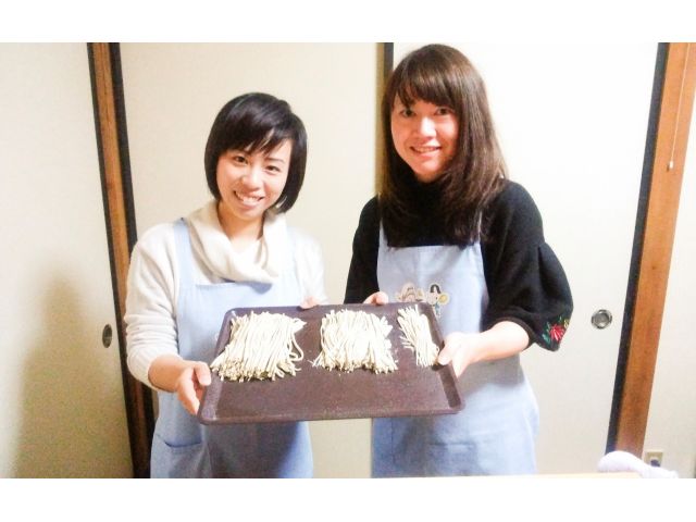 安曇野の澄んだ空気と清らかな水で、蕎麦打ち体験をお楽しみください。