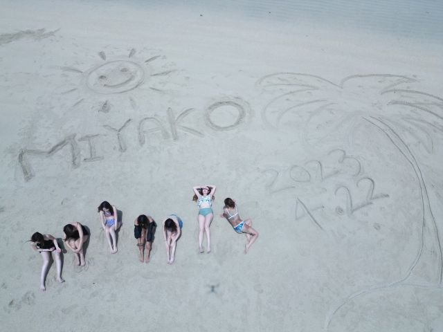 干潮時にこそ眺められる無人島でのドローン空撮は、最高の想い出に♪