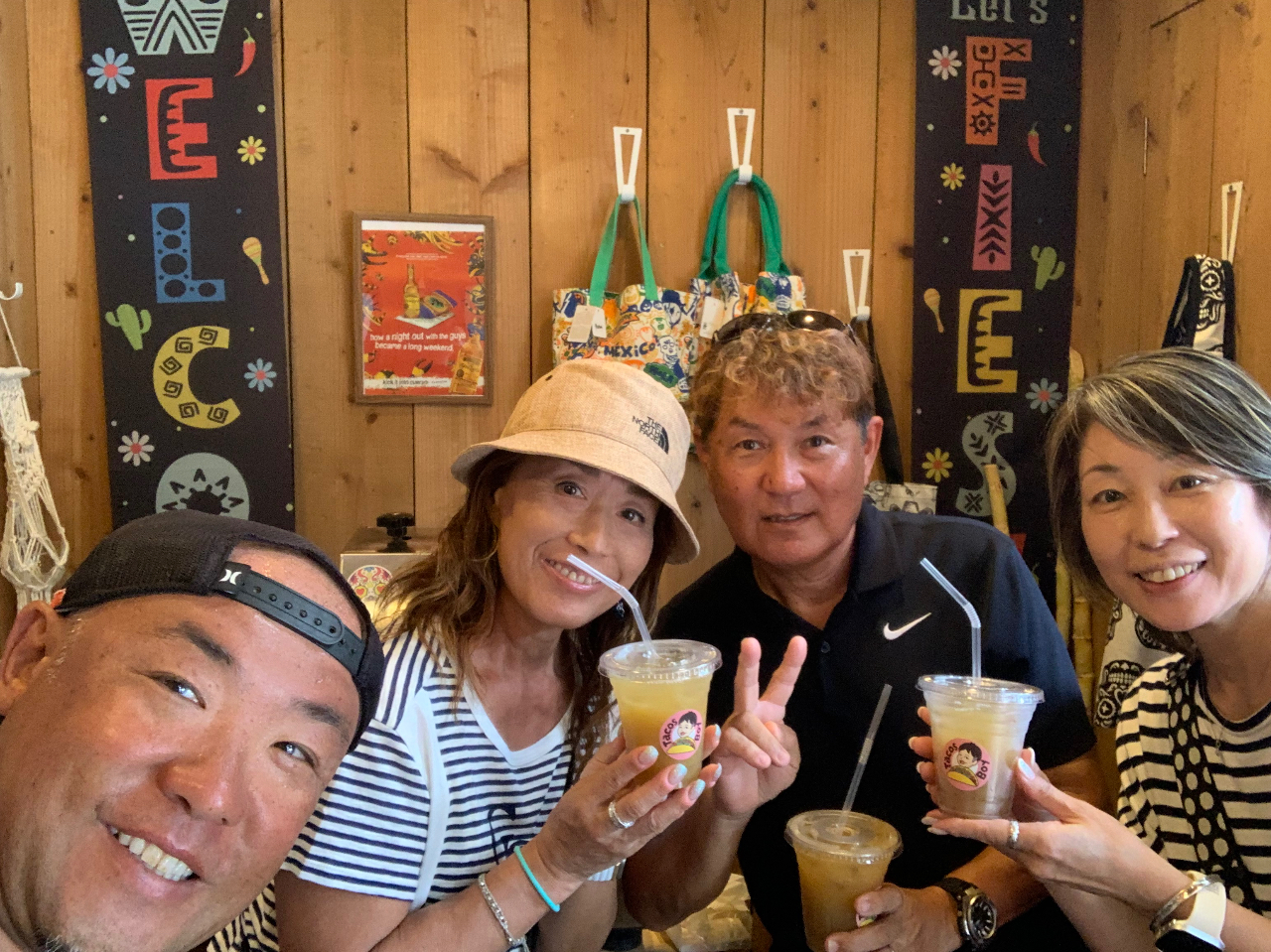 シュノーケル後は、海メルト併設のタコスボーイでサトウキビジュース搾り体験です