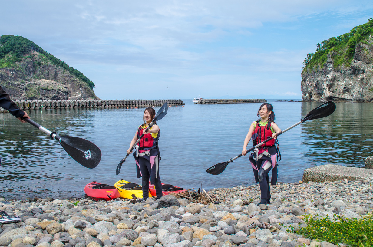 北海道初上陸！青の洞窟クリアカヤックツアー。国定公園コバルトブルー