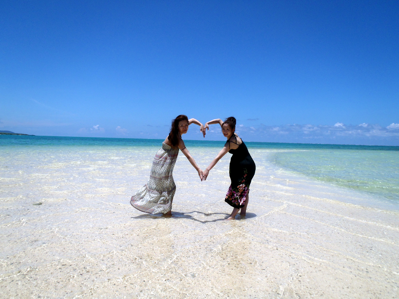 ハートの形がくずれないように撮るのがポイント☆