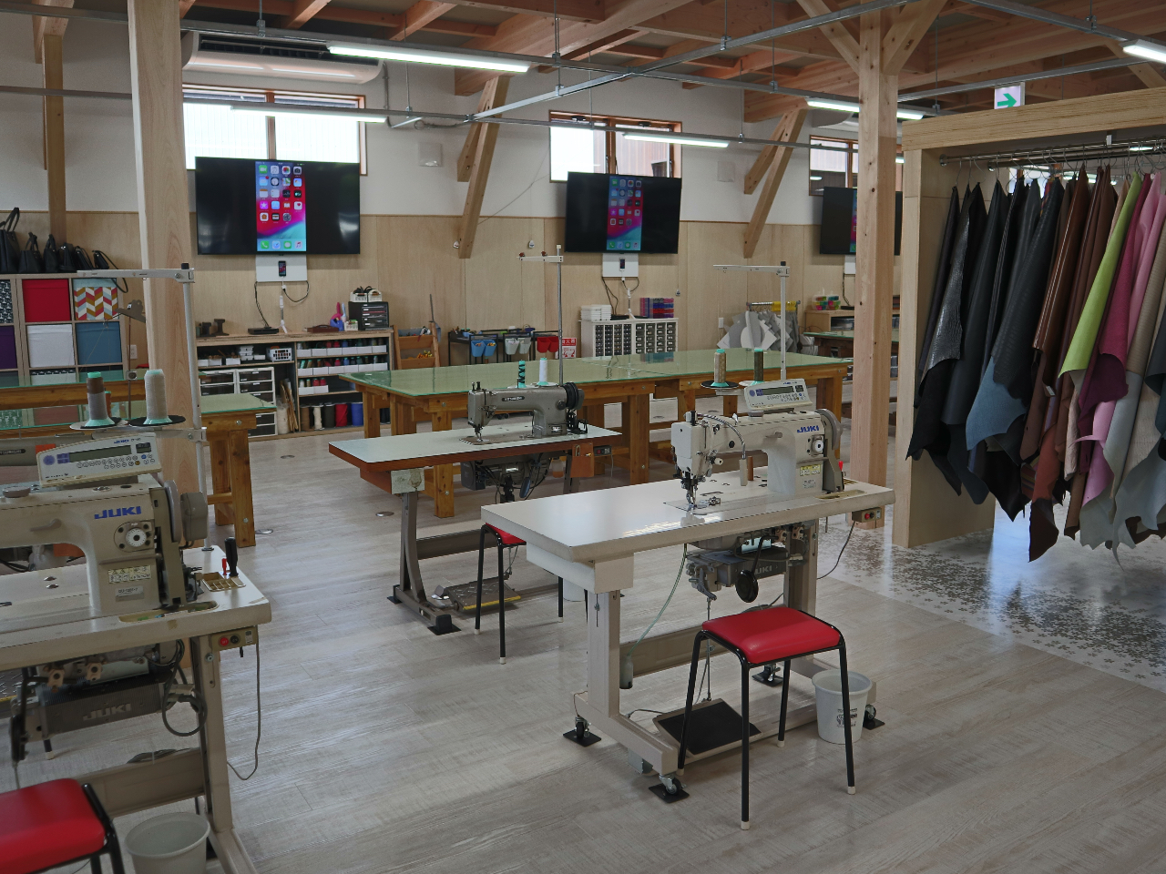 こちらのミシンを使いバッグを縫製します。