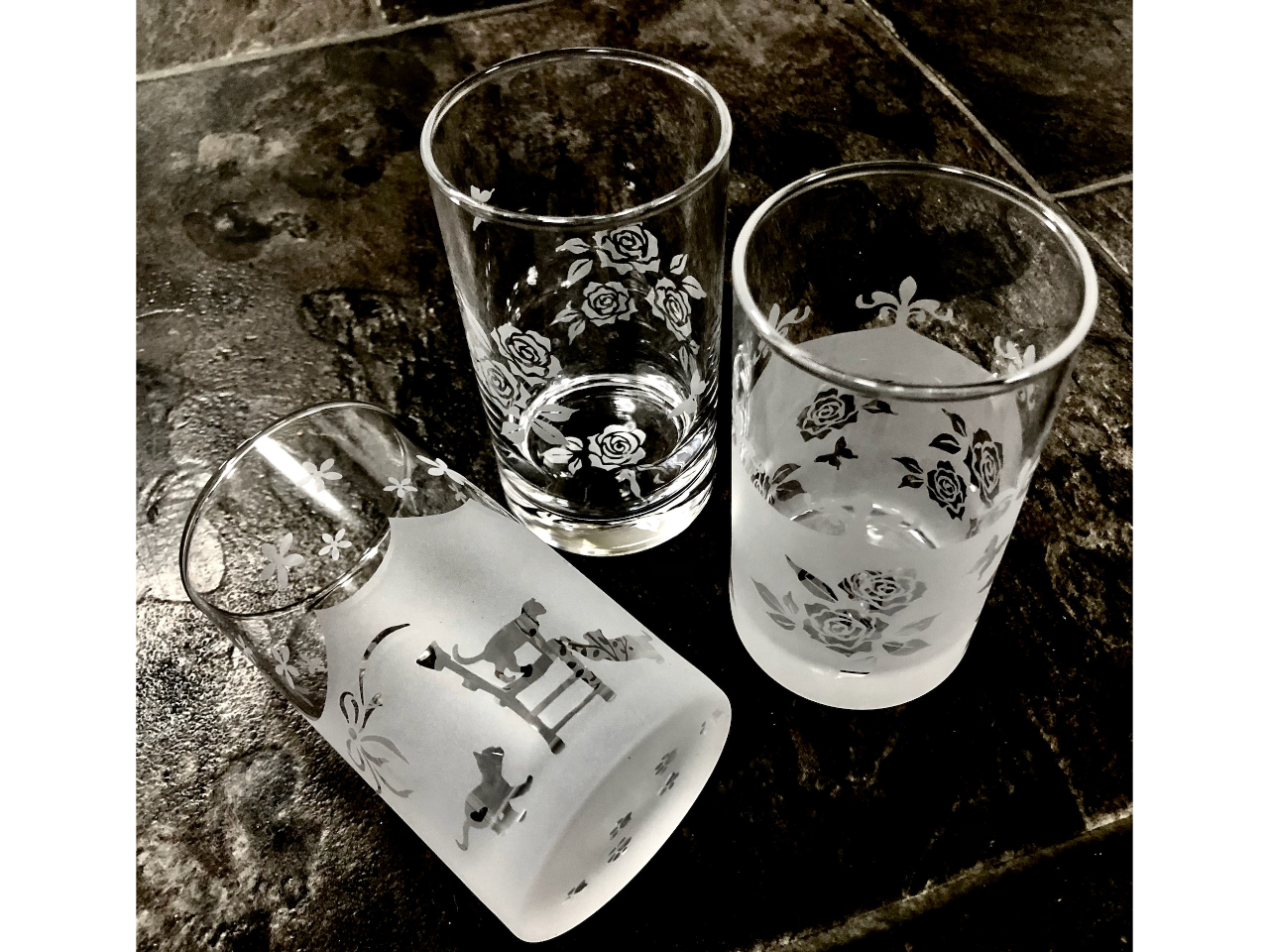 油絵　ワイン　グラス　作者名あり 酒飲み パイプをふかし、グラスワインを飲む老人。 ジュール