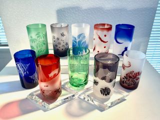 赤/青/緑/紫/水色から1つお選び頂けます。デザインや彫り方でバリエーションが増えオリジナル度もグンッとUP♪※色は当日の在庫状況でご希望に添えない場合あり。