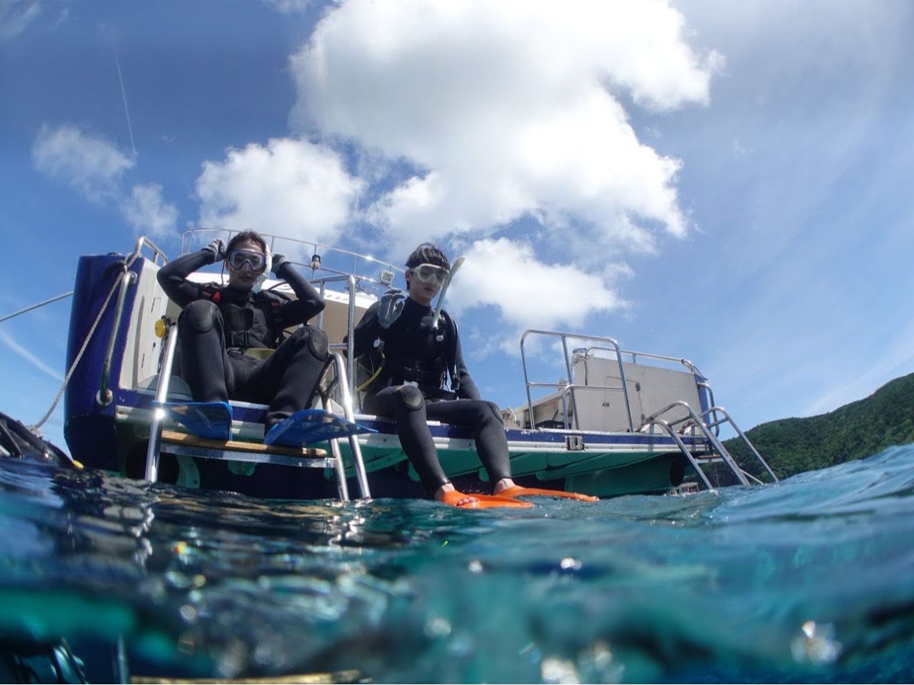 O[vƂɃ_CrOJnBDŊނ𑕒ĂC̒ցEEEI