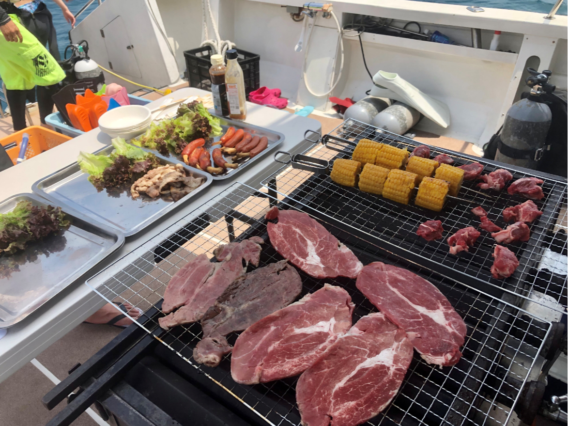 C𒭂߂ȂAɐȂeԂƐHׂ邨̖͊iʂł