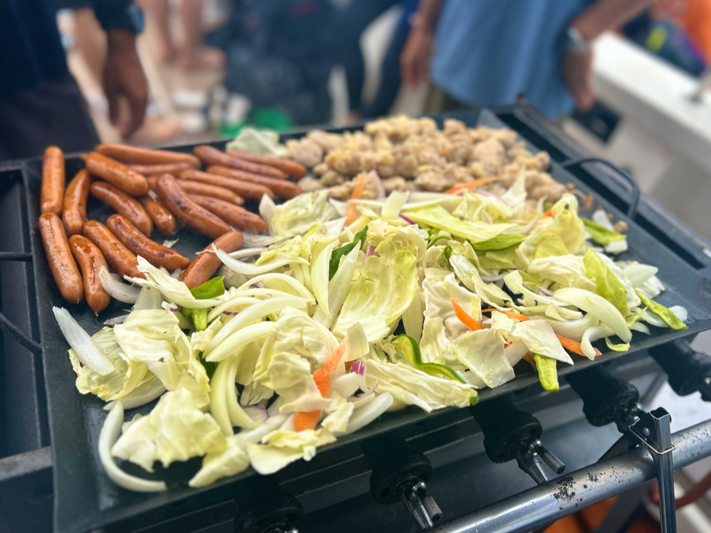 C𒭂߂ȂAɐȂeԂƐHׂ邨̖͊iʂł